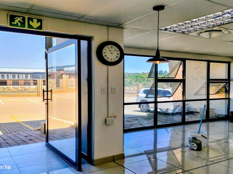 517m2  Warehouse  - TO LEASE - Photo 7