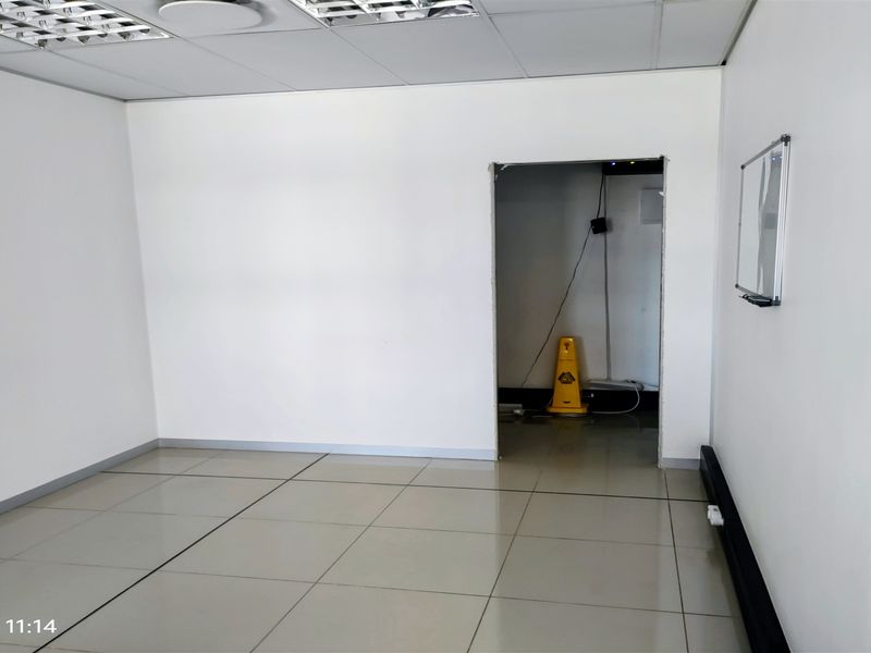 517m2  Warehouse  - TO LEASE - Photo 10