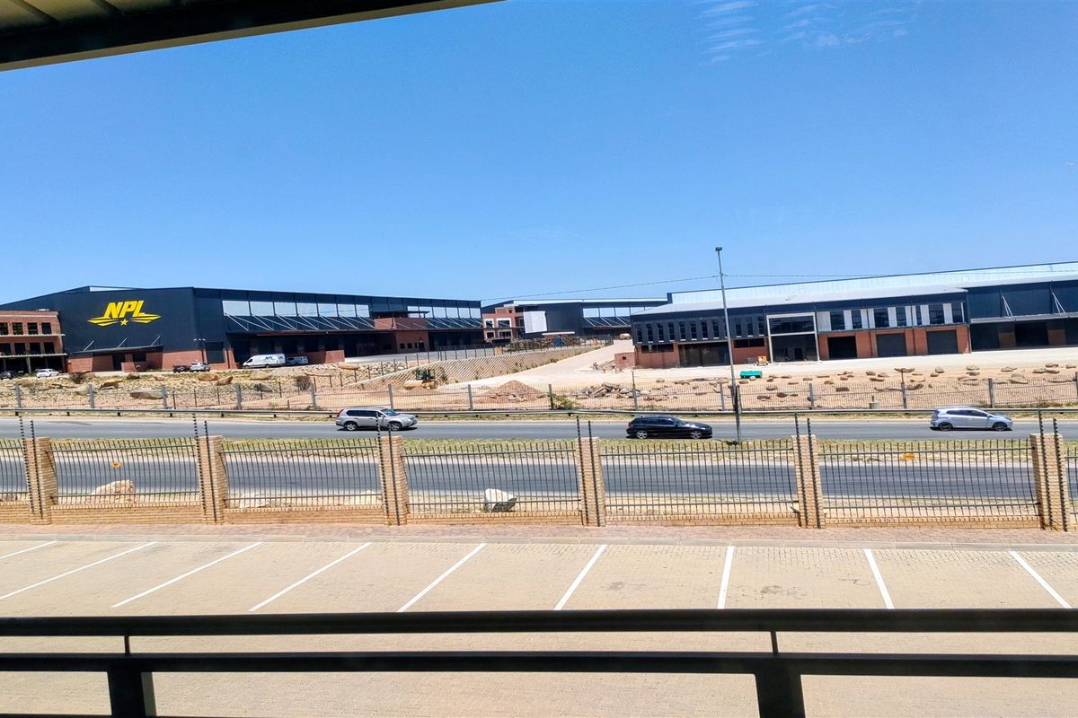 517m2  Warehouse  - TO LEASE - Photo 4