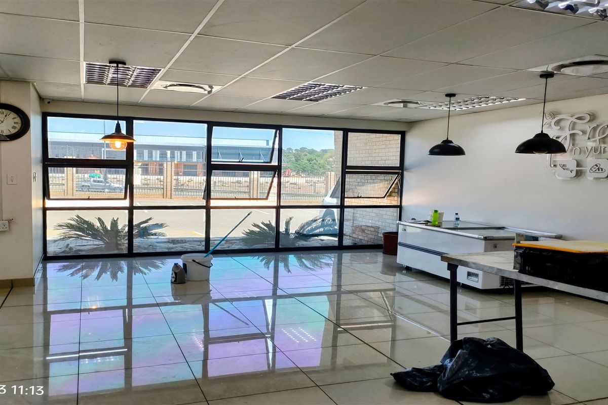517m2  Warehouse  - TO LEASE - Photo 2