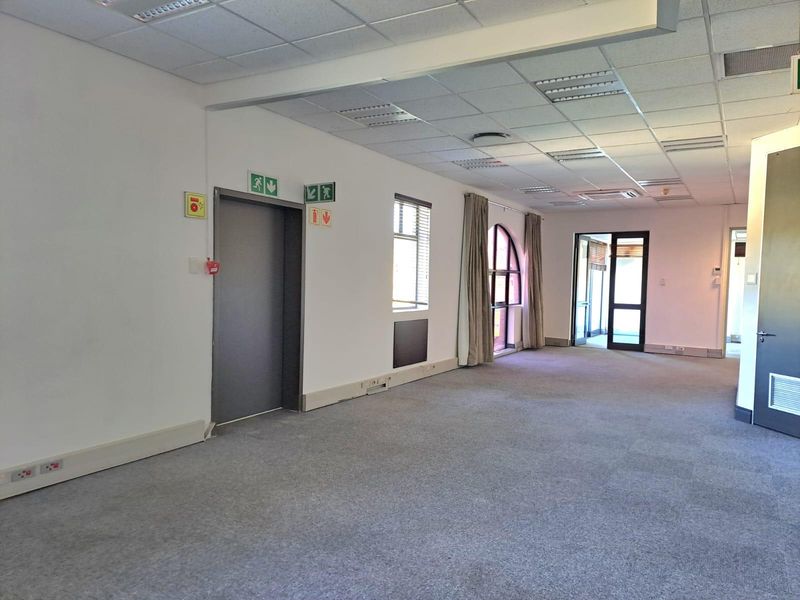 4th Floor Prime Office Space to Let In Tygervalley - Photo 9