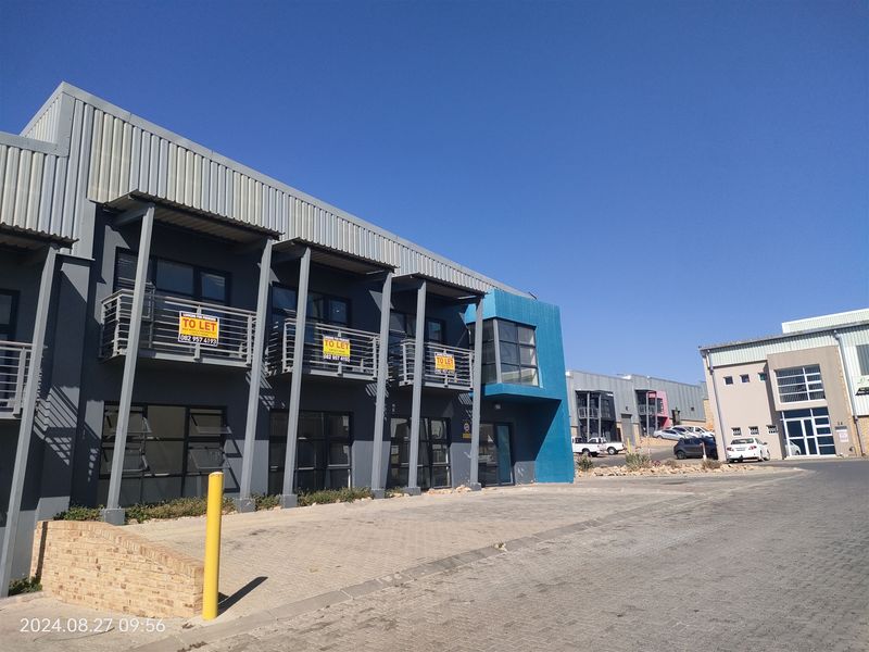 947m2  Warehouse  - TO LEASE or FOR SALE at R8 807 100,00 plus vat - Photo 3