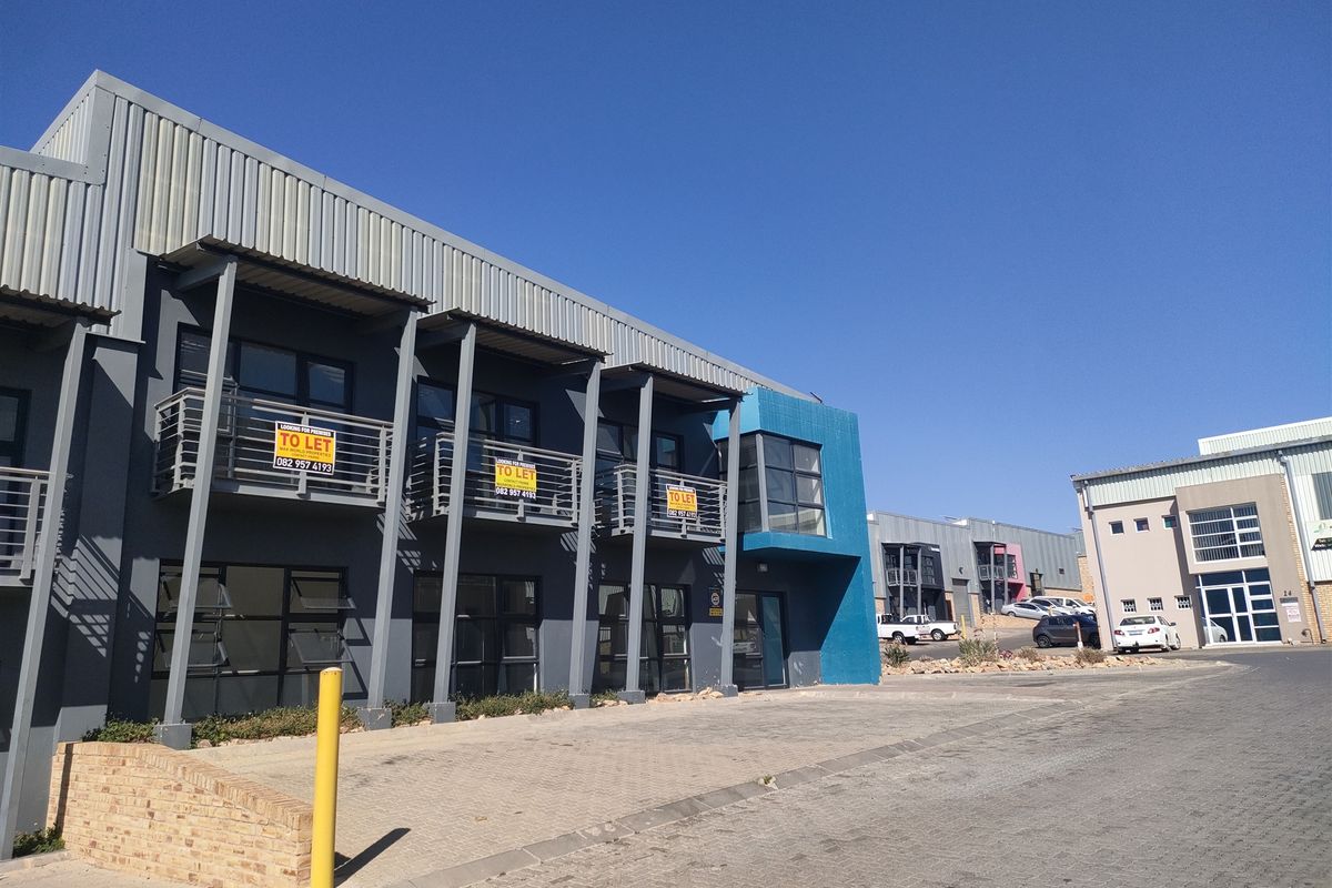 947m2  Warehouse  - TO LEASE or FOR SALE at R8 807 100,00 plus vat - Photo 3