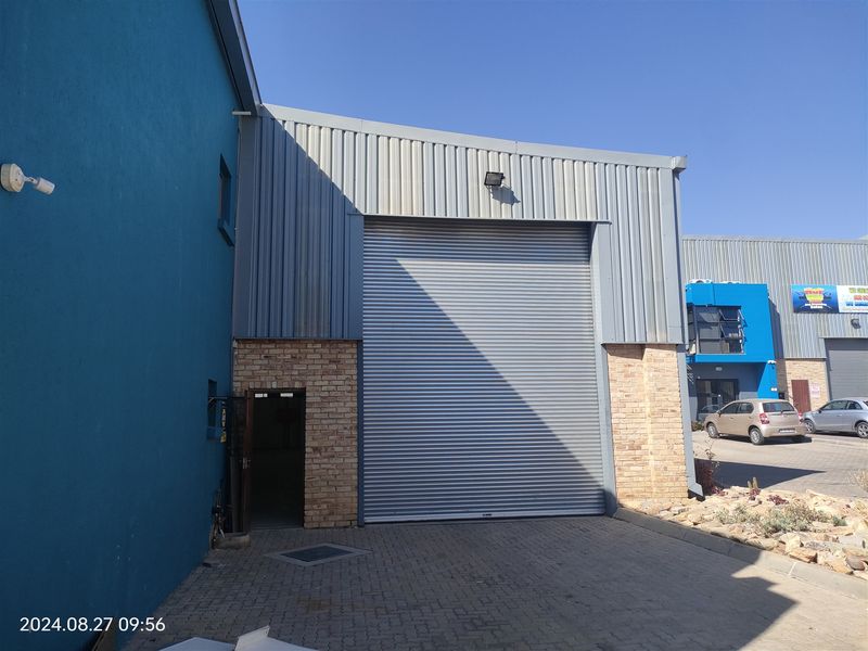 947m2  Warehouse  - TO LEASE or FOR SALE at R8 807 100,00 plus vat - Photo 4