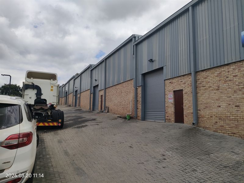 947m2  Warehouse  - TO LEASE or FOR SALE at R8 807 100,00 plus vat - Photo 7
