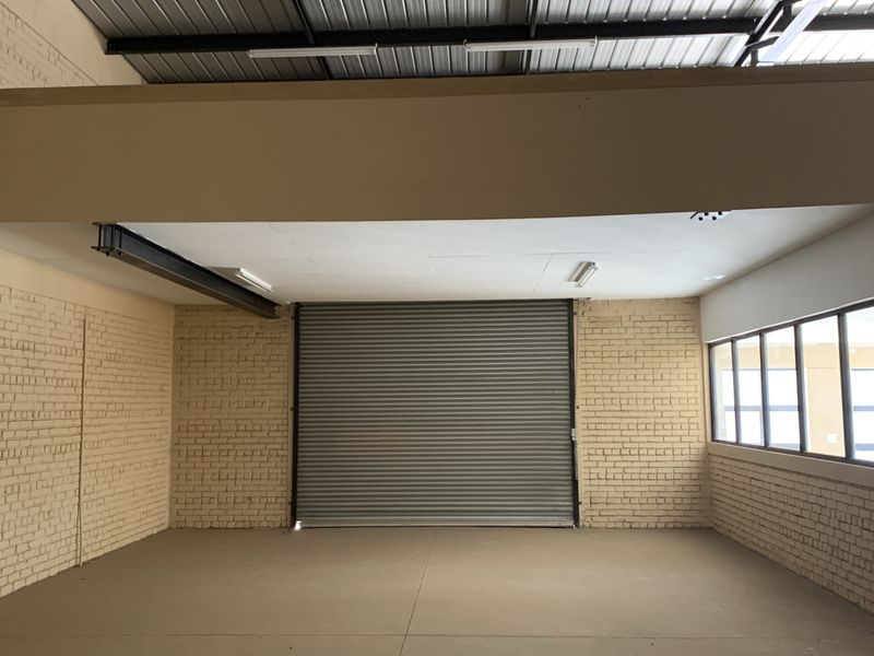 Warehouse to let in Pomona - Photo 9