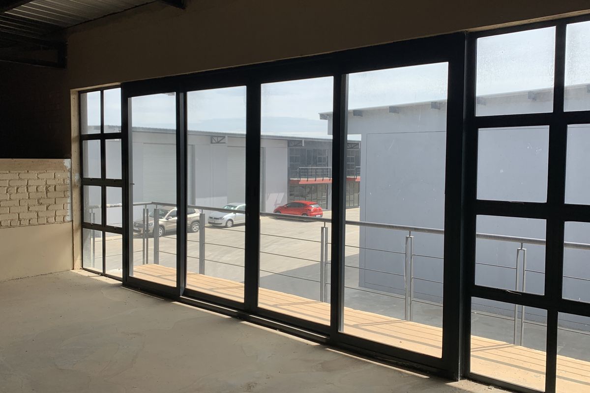 Warehouse to let in Pomona - Photo 2