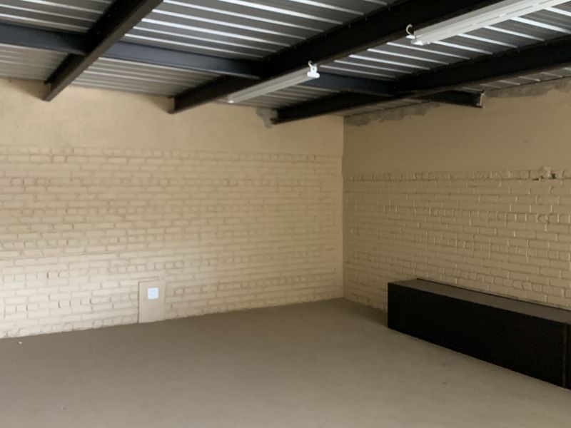 Warehouse to let in Pomona - Photo 7