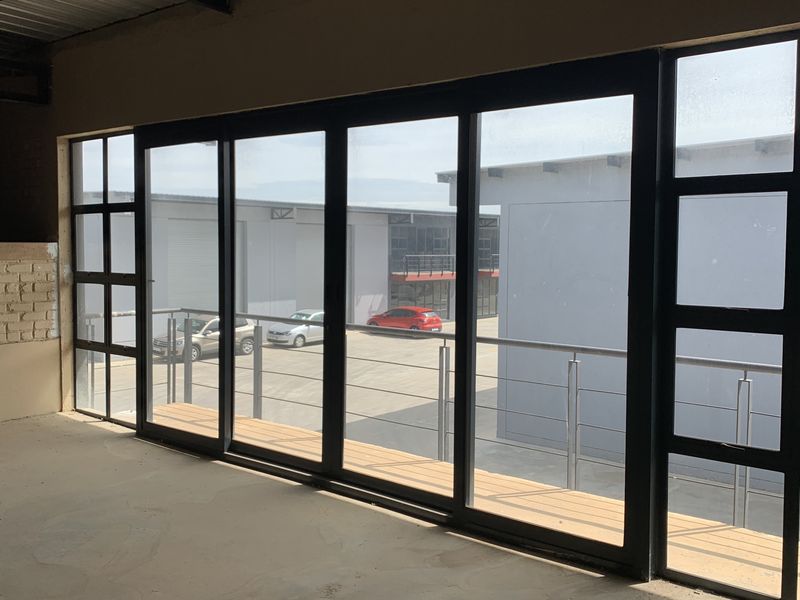 Warehouse to let in Pomona - Photo 4