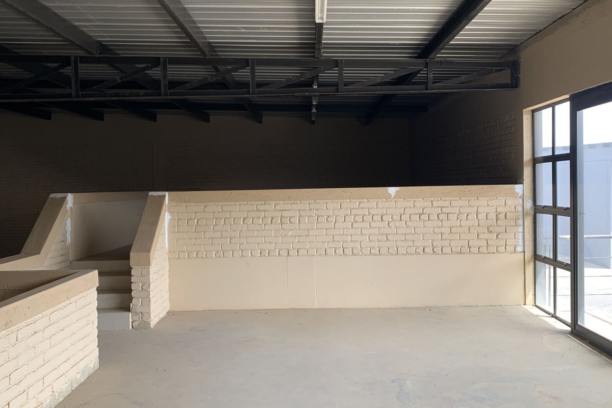 Warehouse to let in Pomona - Photo 5