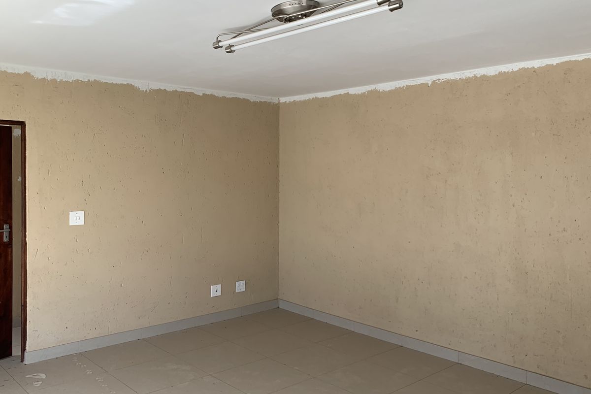 Warehouse to let in Pomona - Photo 3