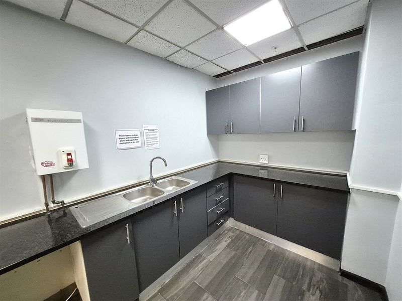 Offices to let in Rosebank - Photo 3