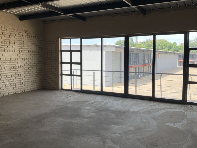 Warehouse to let in Pomona - Photo 9