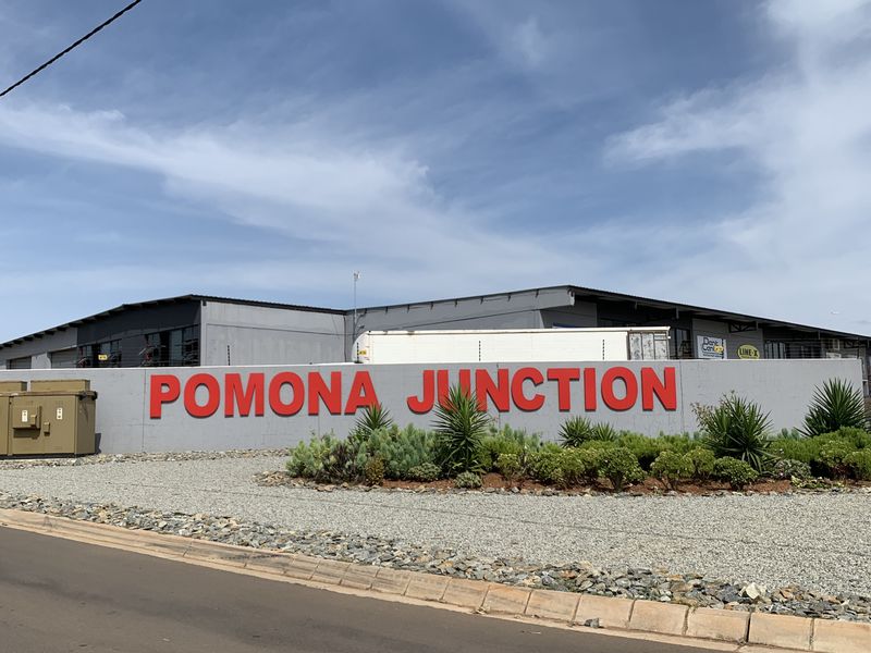Warehouse to let in Pomona - Photo 2