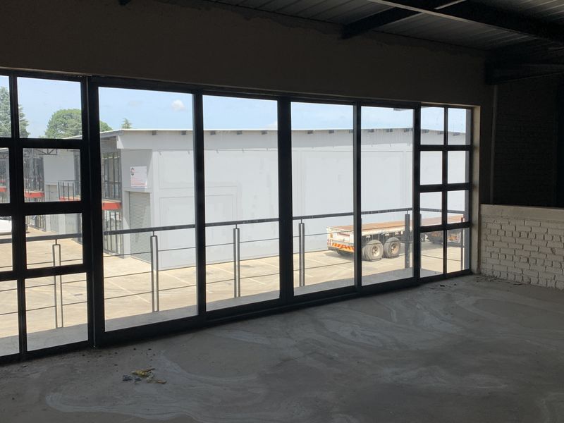 Warehouse to let in Pomona - Photo 5
