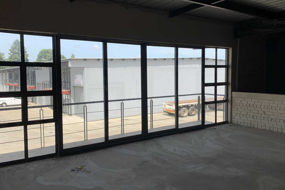 Warehouse to let in Pomona - Photo 5