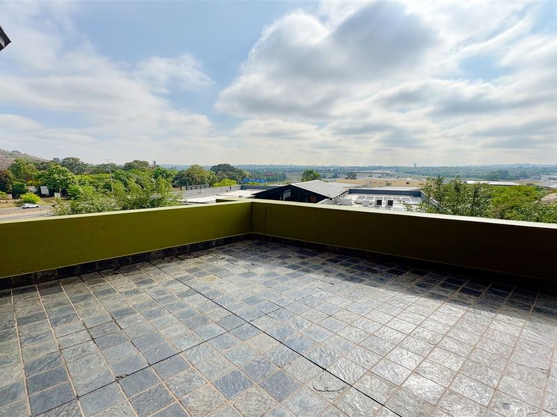 397m2 office space to let in Bedfordview - Photo 7