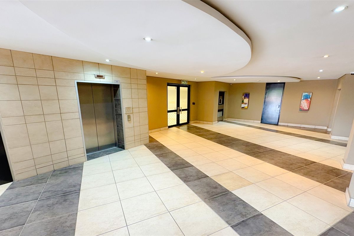 397m2 office space to let in Bedfordview - Photo 3