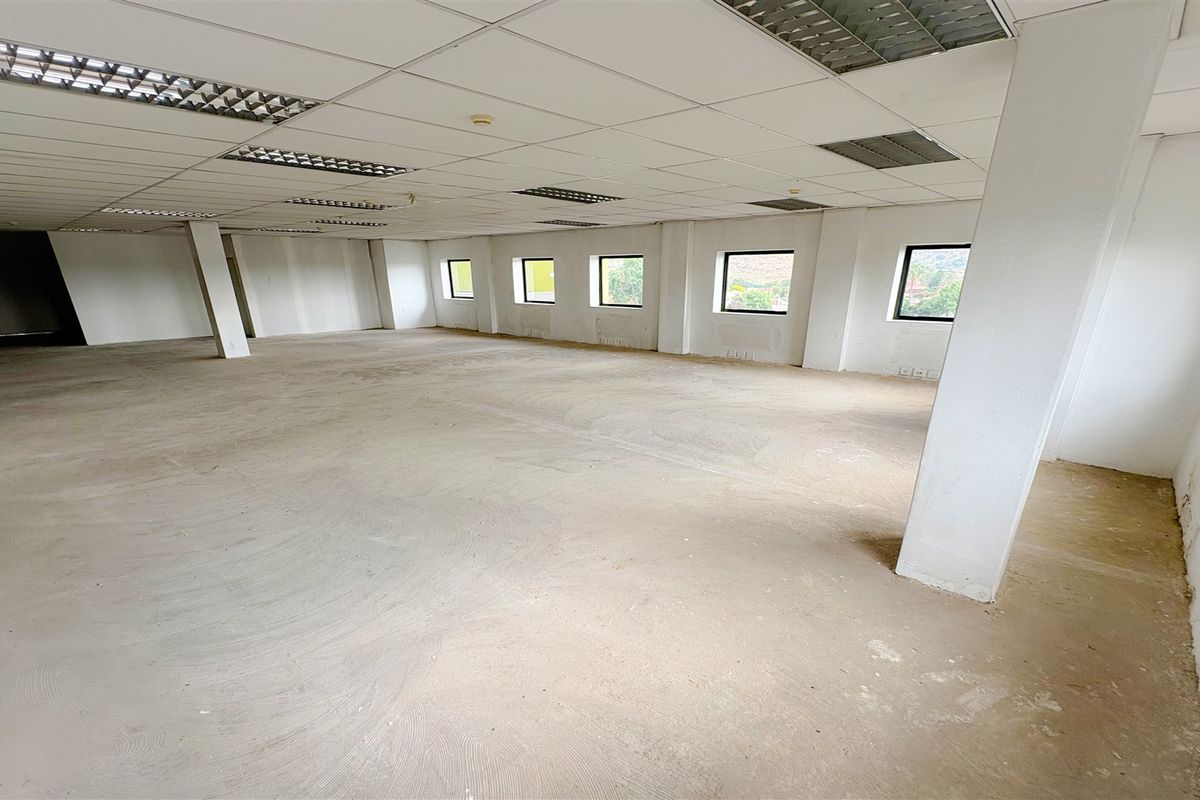273m2 office space to let in Bedfordview - Photo 2