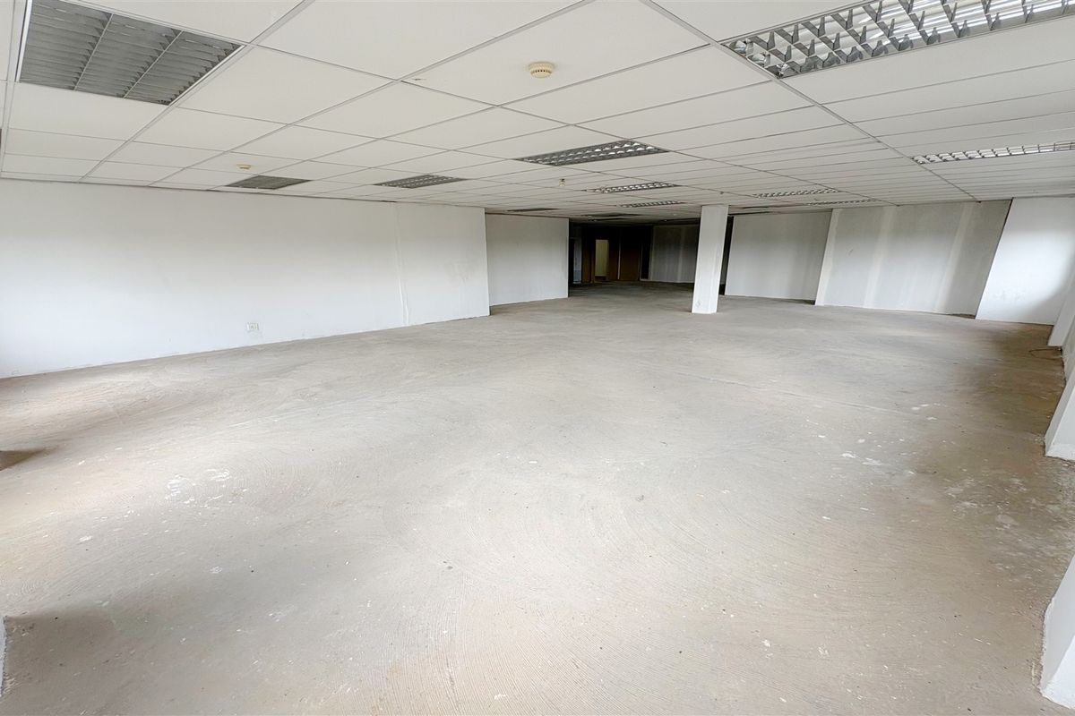 273m2 office space to let in Bedfordview - Photo 4