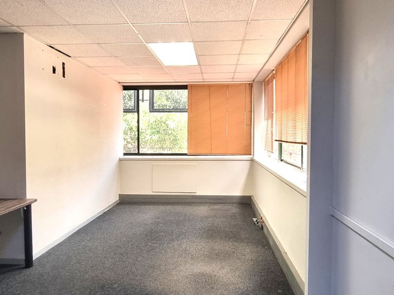 Office space to let on the Ground floor in The Woodlands Office Park - Photo 6