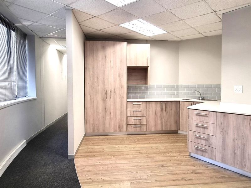 Office space to let on the Ground floor in The Woodlands Office Park - Photo 7