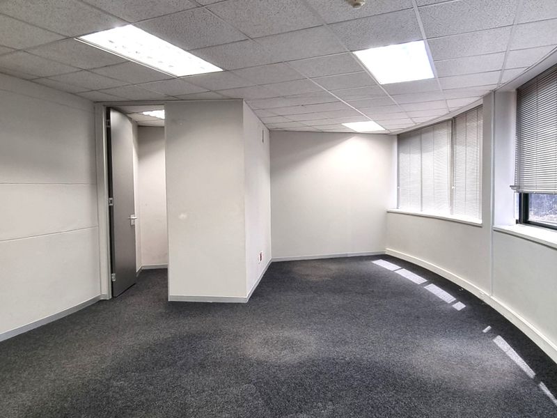 Office space to let on the Ground floor in The Woodlands Office Park - Photo 4