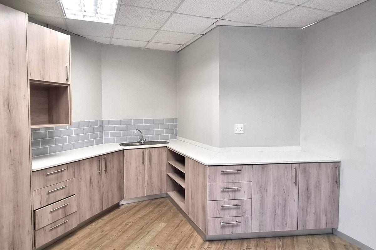 Office space to let on the Ground floor in The Woodlands Office Park - Photo 3