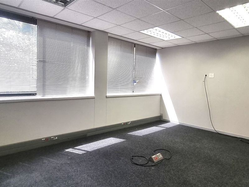 Office space to let on the Ground floor in The Woodlands Office Park - Photo 5