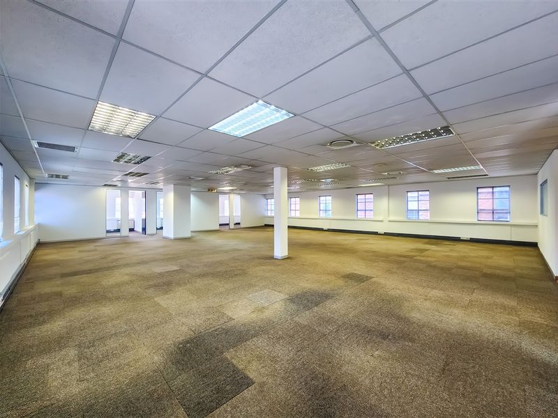 425m2 Ground Floor Office to Let in Fourways Golf Park - Photo 10