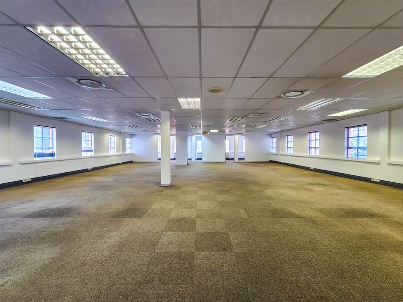 425m2 Ground Floor Office to Let in Fourways Golf Park - Photo 9