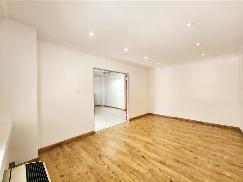 425m2 Ground Floor Office to Let in Fourways Golf Park - Photo 7