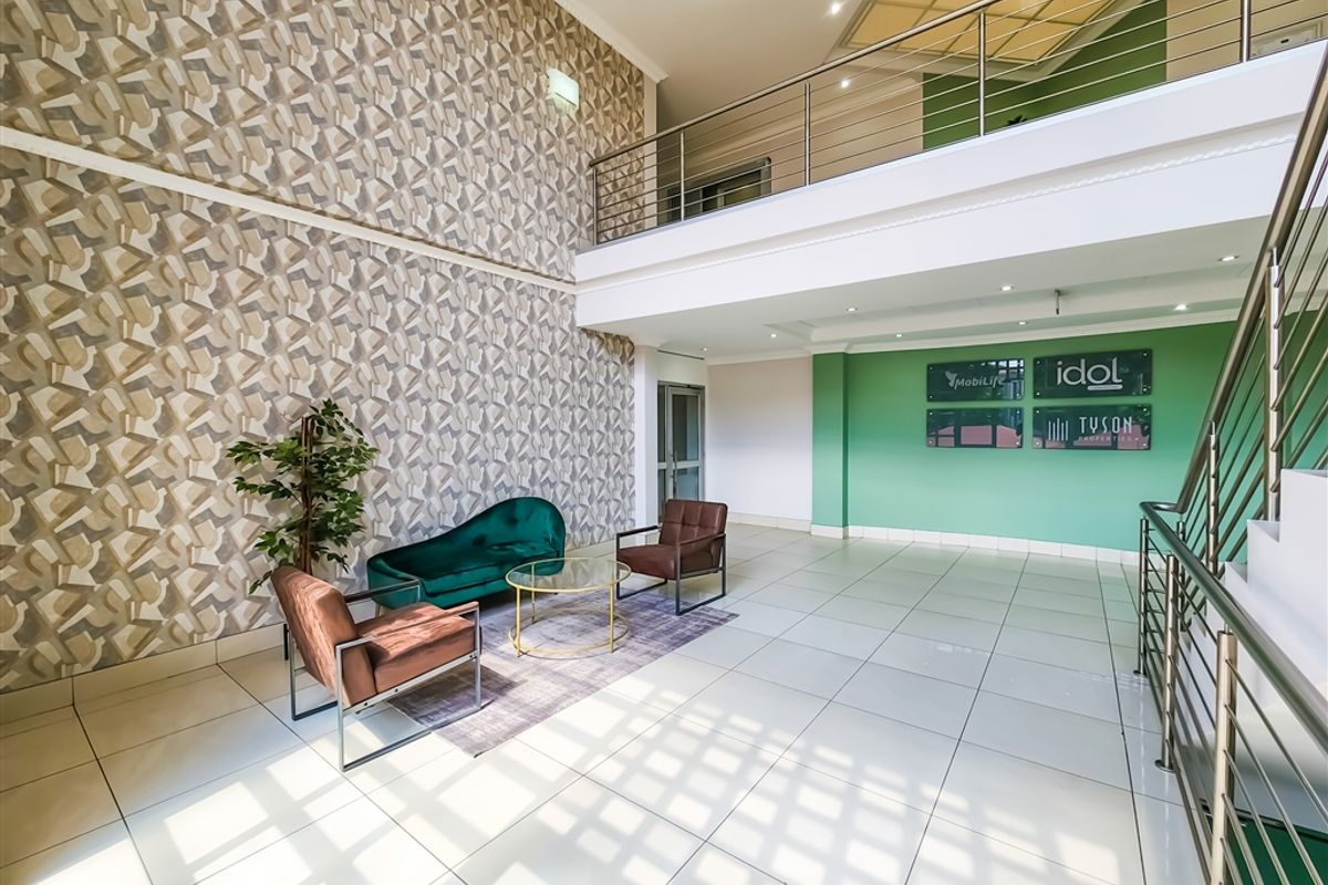 425m2 Ground Floor Office to Let in Fourways Golf Park - Photo 2