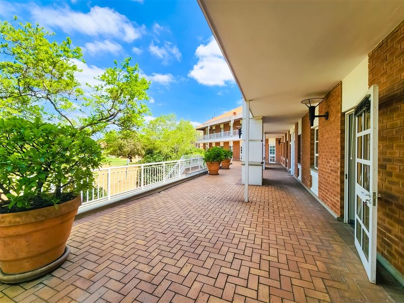 425m2 Ground Floor Office to Let in Fourways Golf Park - Photo 5