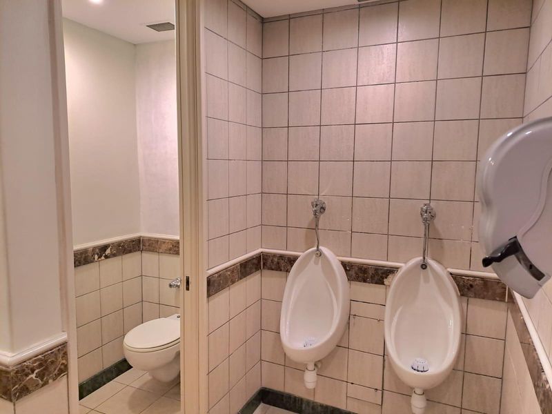 Unique 592m2 Office Space to Let in Century City - Photo 10