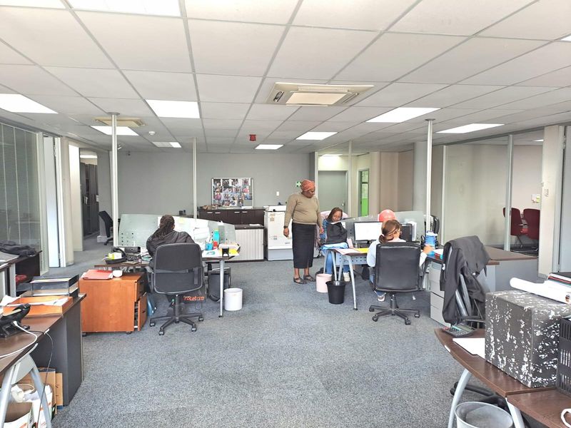 476m2 Ground Floor Office Space to Let in Century City - Photo 10