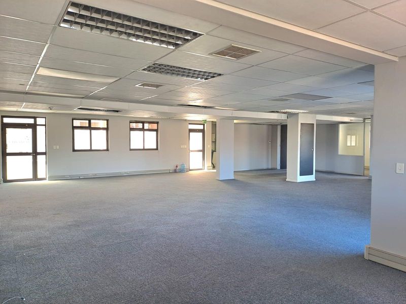 4th Floor Cnr office Space to Let in Century City - Photo 4