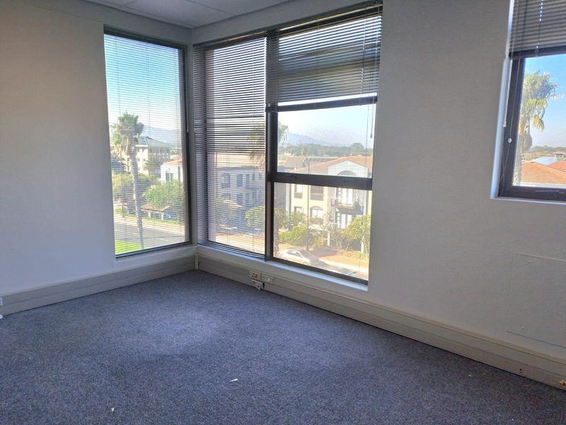 4th Floor Cnr office Space to Let in Century City - Photo 9