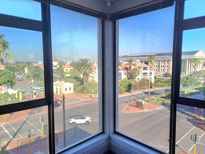 4th Floor Cnr office Space to Let in Century City - Photo 8