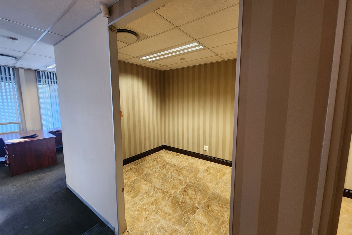 Offices to let in Sandton - Photo 4