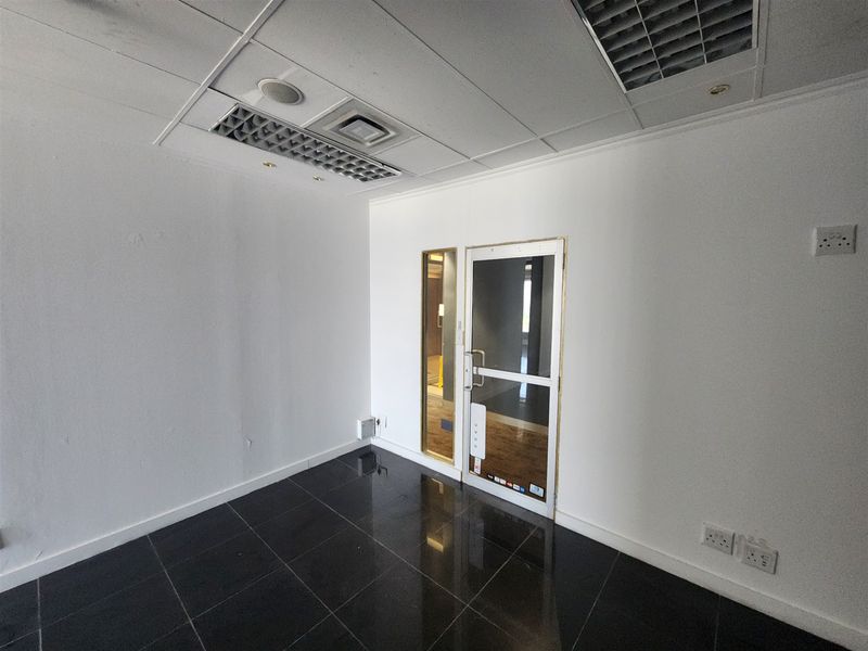 Offices to let in Sandton - Photo 8