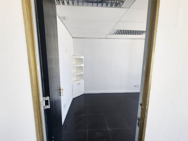 Offices to let in Sandton - Photo 6