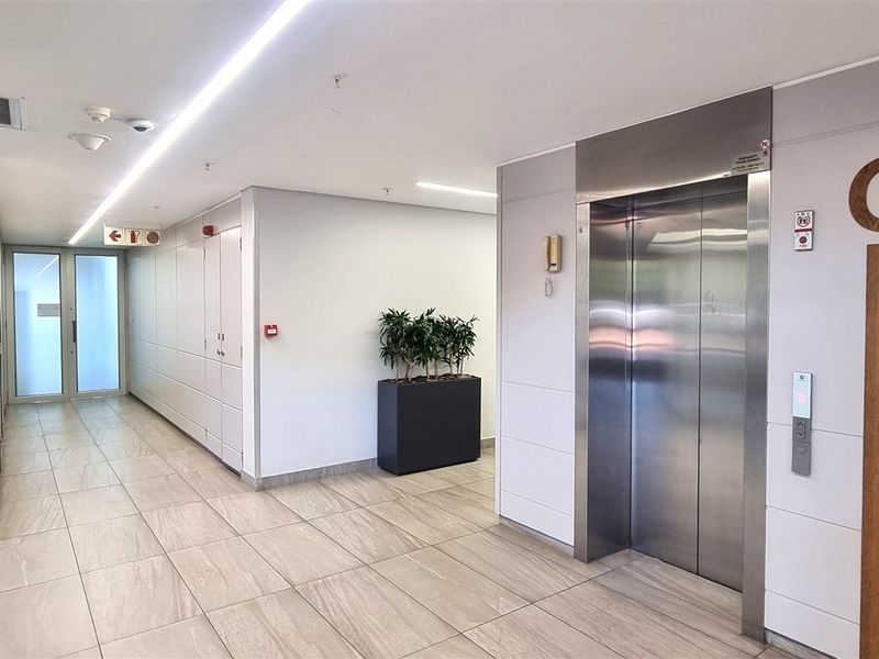 Beautifully Furnished Office Space to let in The Woodlands - Photo 2