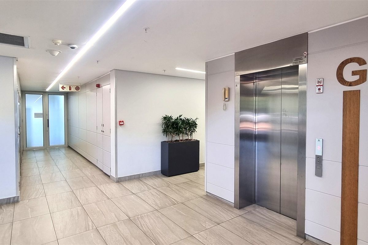 Beautifully Furnished Office Space to let in The Woodlands - Photo 2