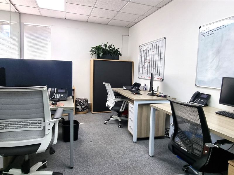 Beautifully Furnished Office Space to let in The Woodlands - Photo 10
