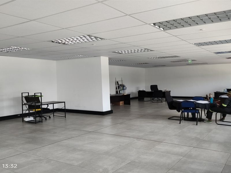 5024m2  Warehouse  - TO LEASE for R366 752.00 plus VAT - Photo 7