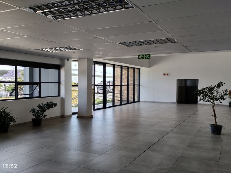 5024m2  Warehouse  - TO LEASE for R366 752.00 plus VAT - Photo 6