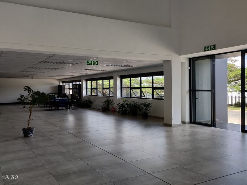 5024m2  Warehouse  - TO LEASE for R366 752.00 plus VAT - Photo 5