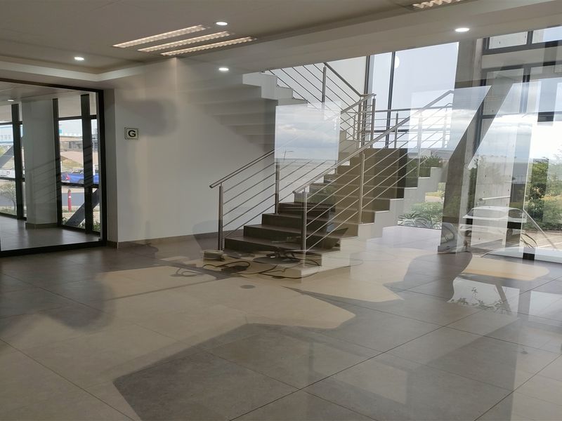 1122m2  Warehouse  - TO LEASE - Photo 6