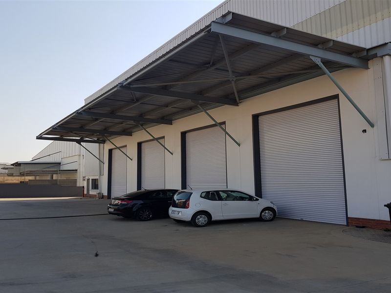 1122m2  Warehouse  - TO LEASE - Photo 4